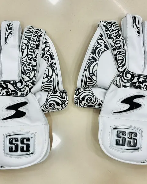 SS Professional Wicket Keeping Gloves