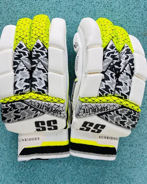 SS Superlite Batting Gloves